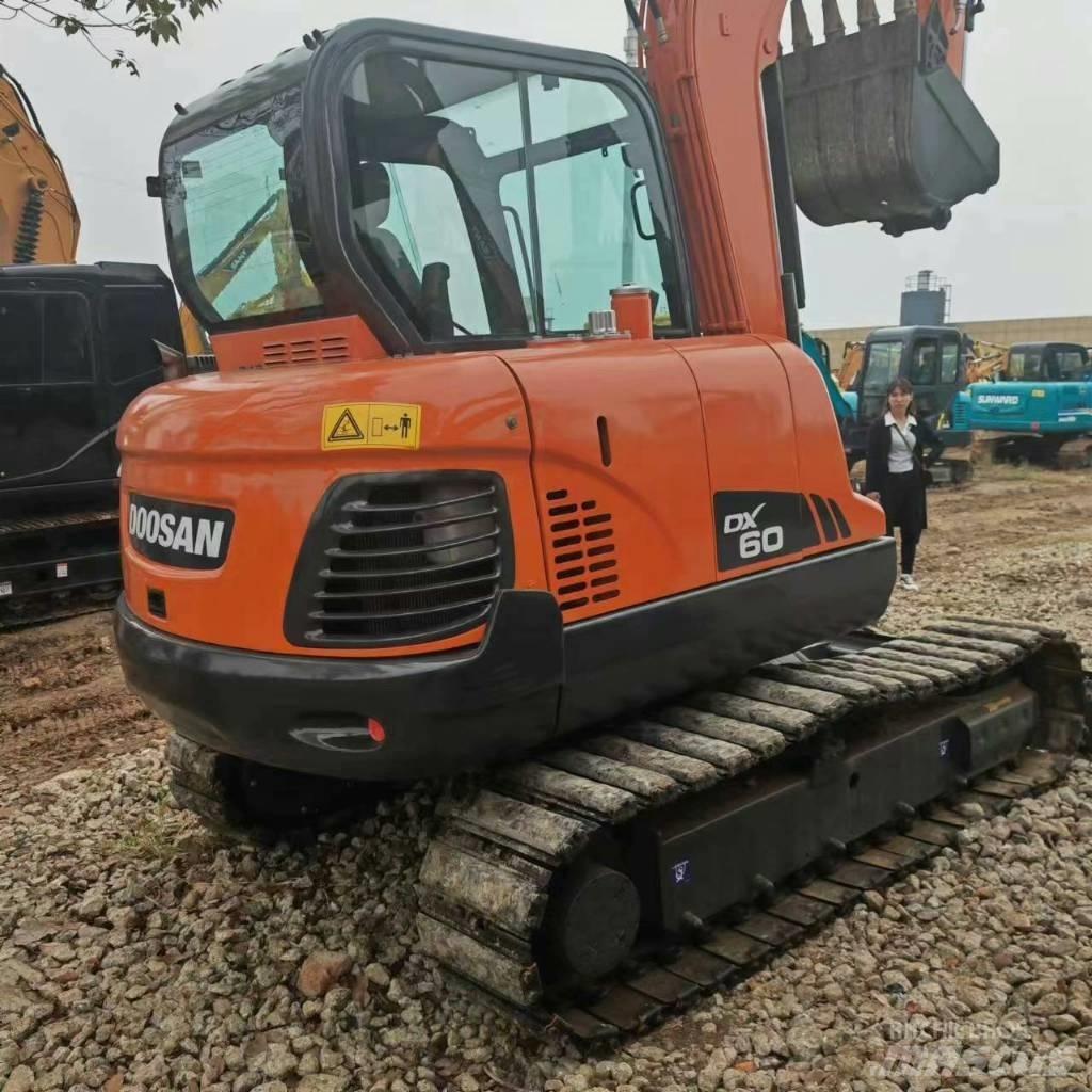 Doosan DX60 소형 굴삭기 7톤 미만