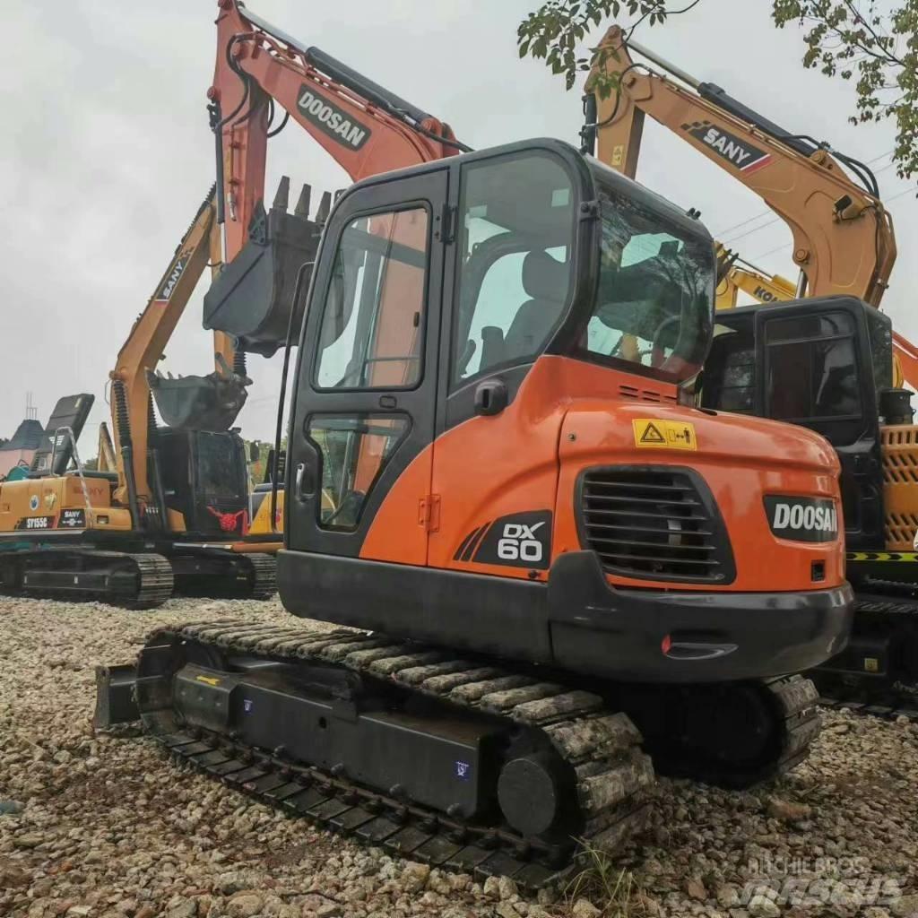 Doosan DX60 소형 굴삭기 7톤 미만