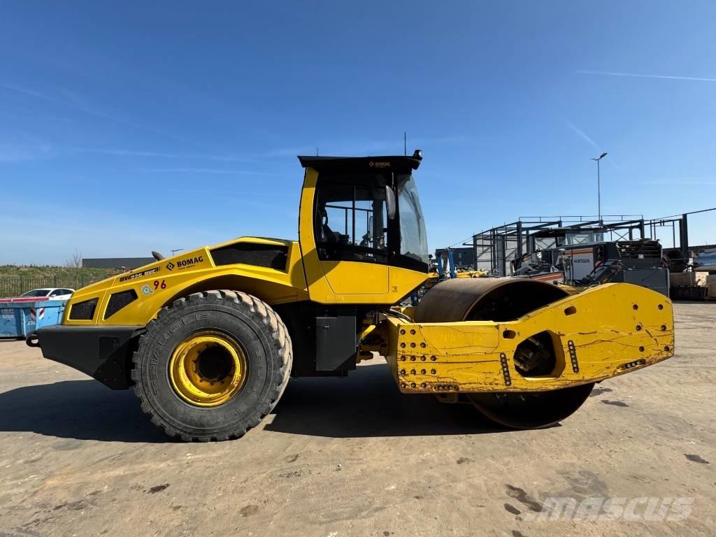 Bomag BW 226 BVC-5 싱글 드럼 롤러