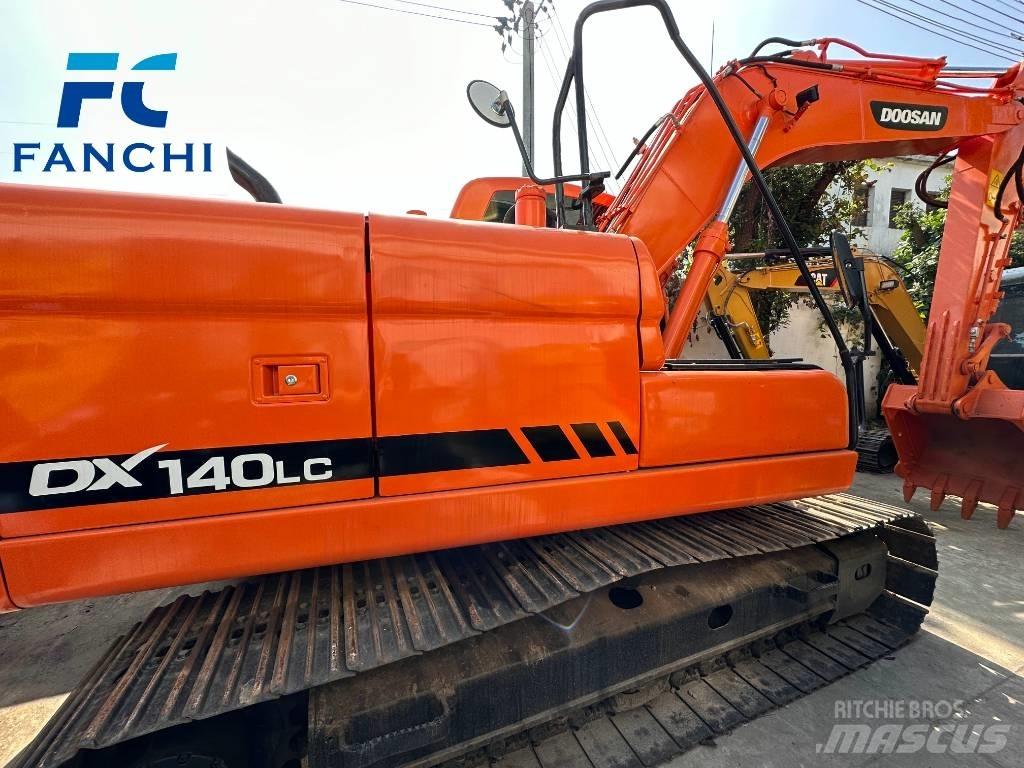 Doosan DX 140 LC  휠 굴삭기