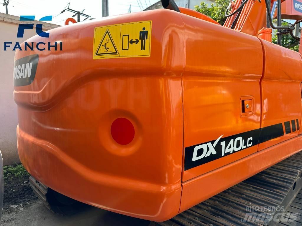 Doosan DX 140 LC  휠 굴삭기