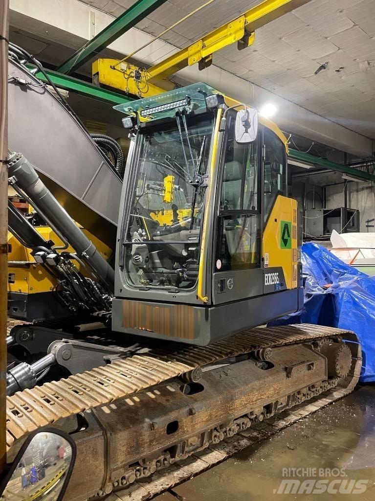 Volvo ECR 235 E 대형 굴삭기 29톤 이상