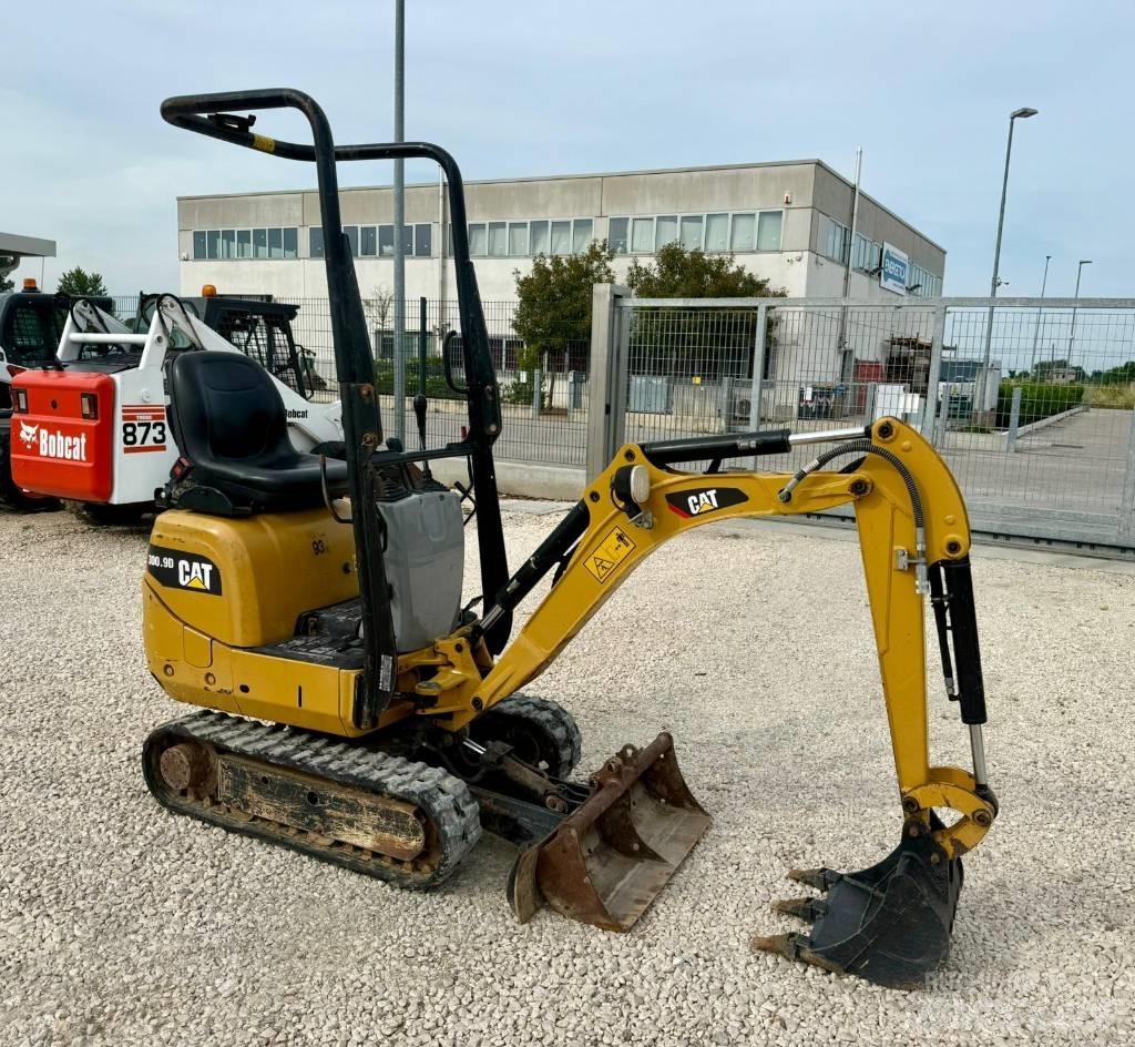 CAT 300.9 D 소형 굴삭기 7톤 미만