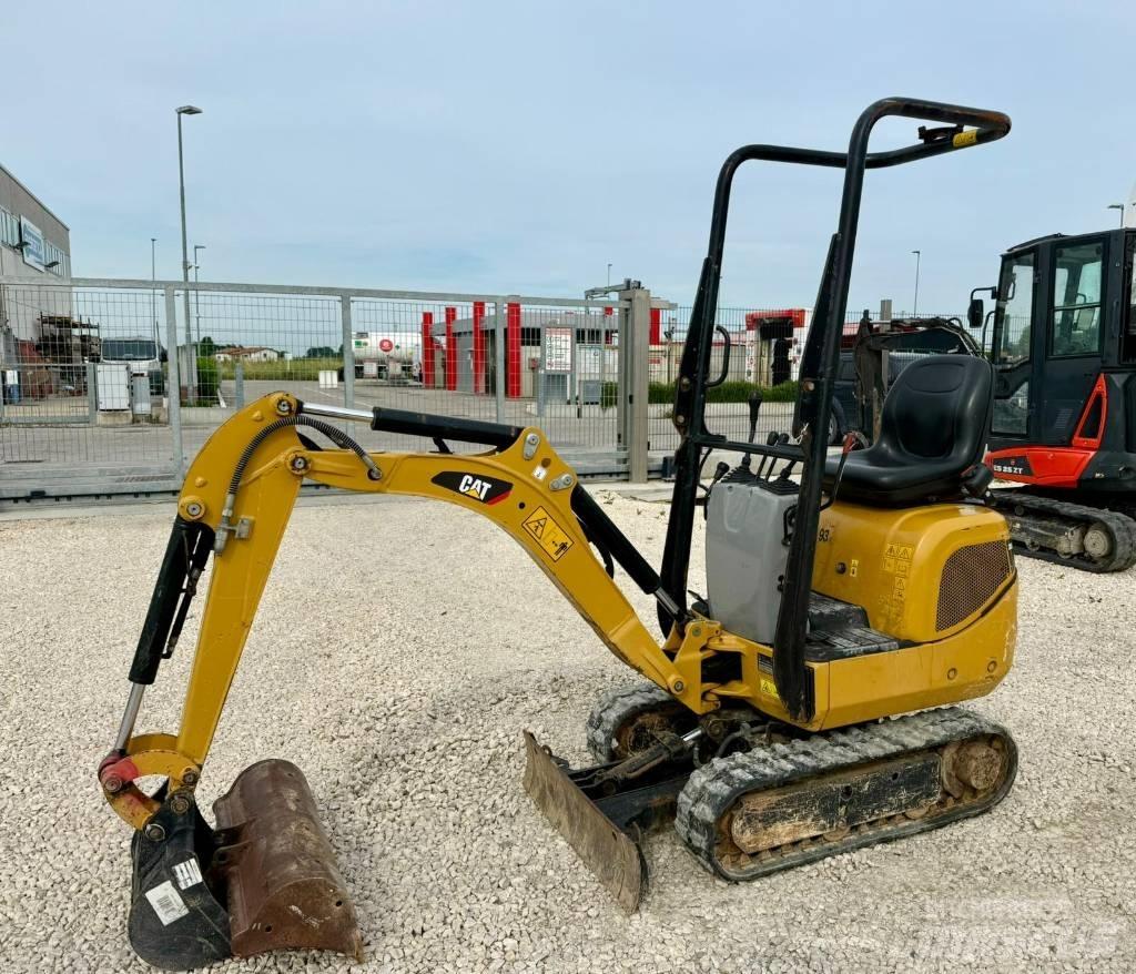 CAT 300.9 D 소형 굴삭기 7톤 미만