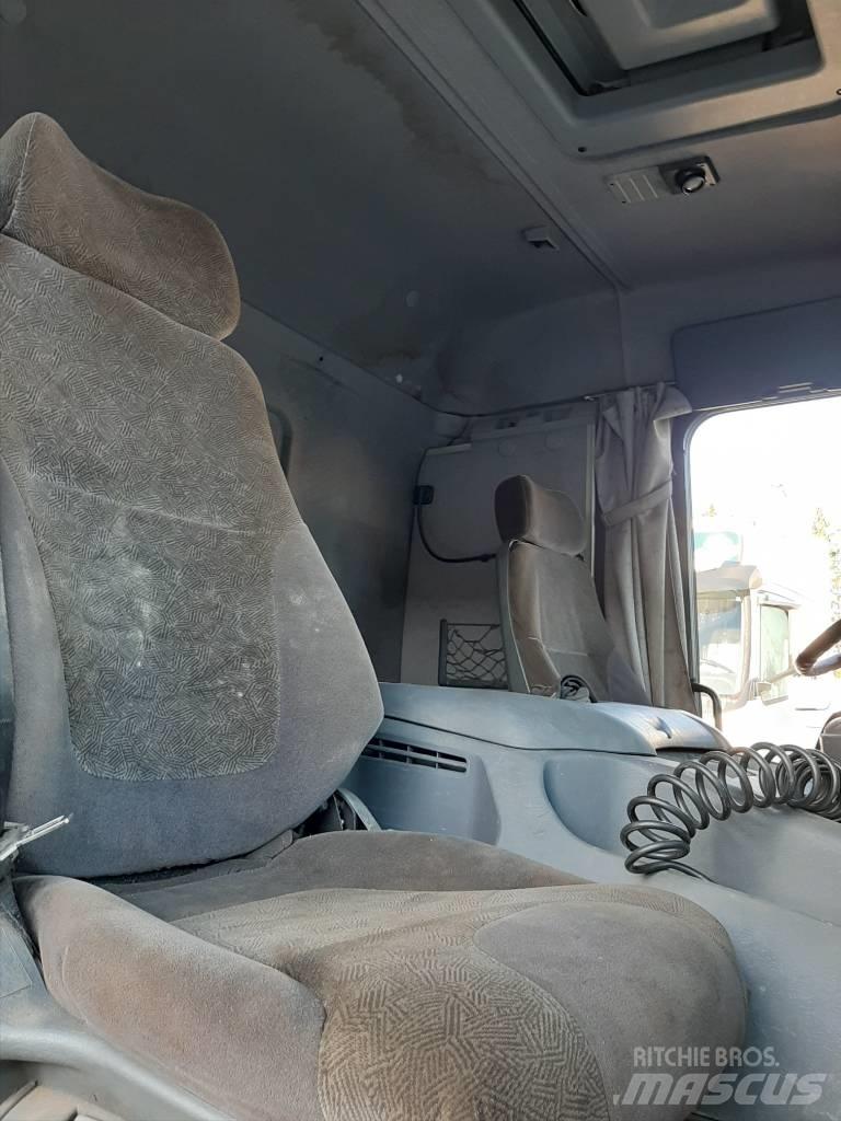 Scania P 124 훅 리프트 트럭