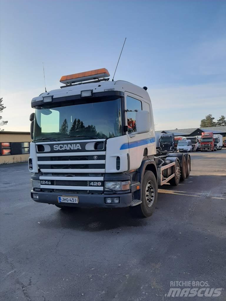 Scania P 124 훅 리프트 트럭