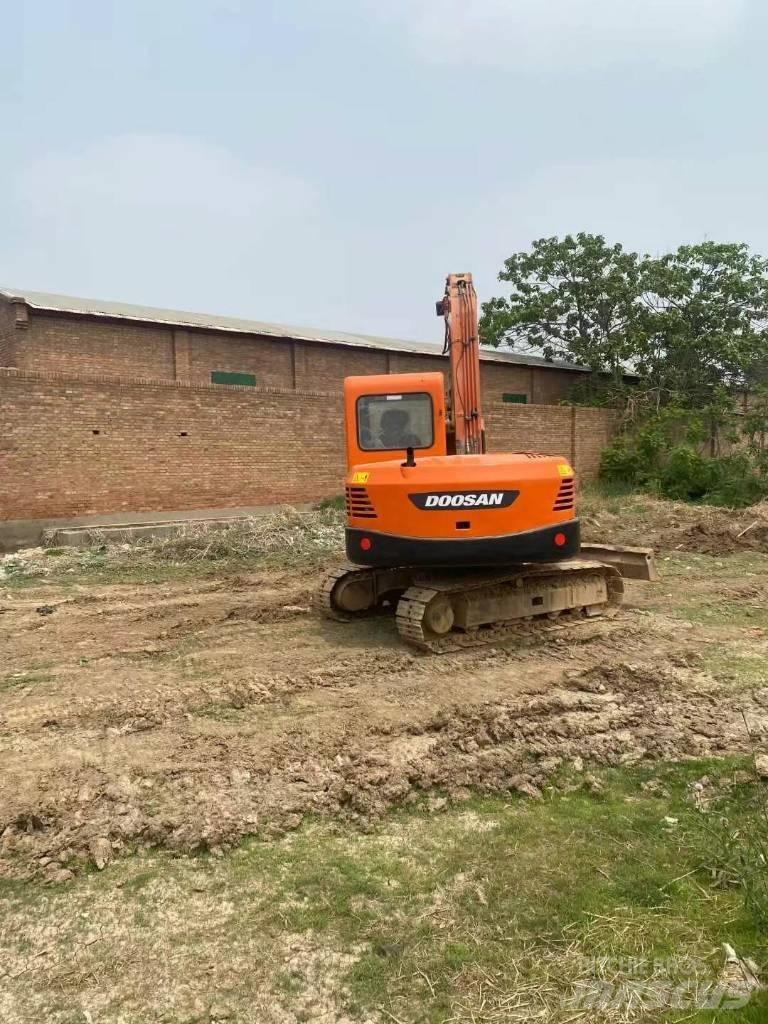 Doosan DX 80 중형굴삭기 7톤-28톤