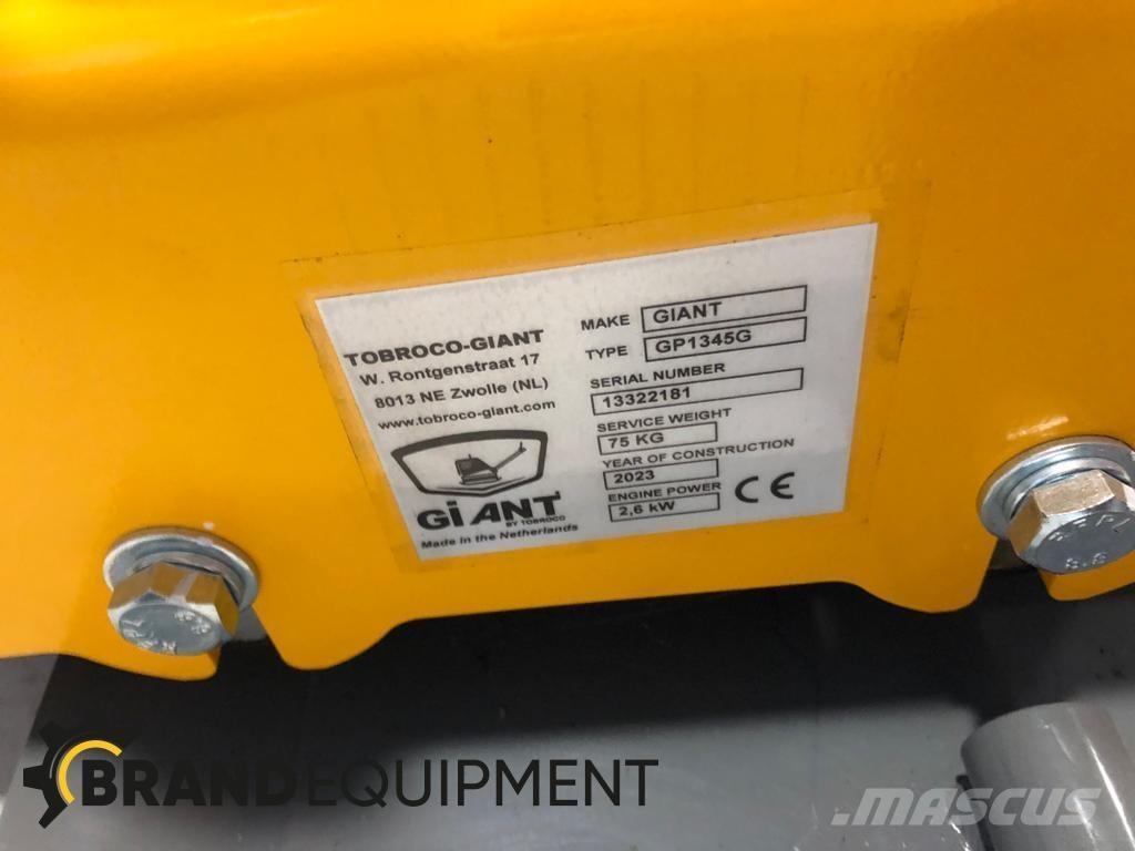 GiANT GP1345G 진동롤러