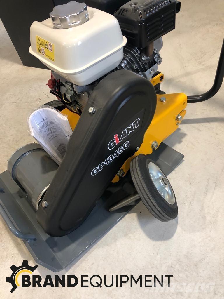 GiANT GP1345G 진동롤러