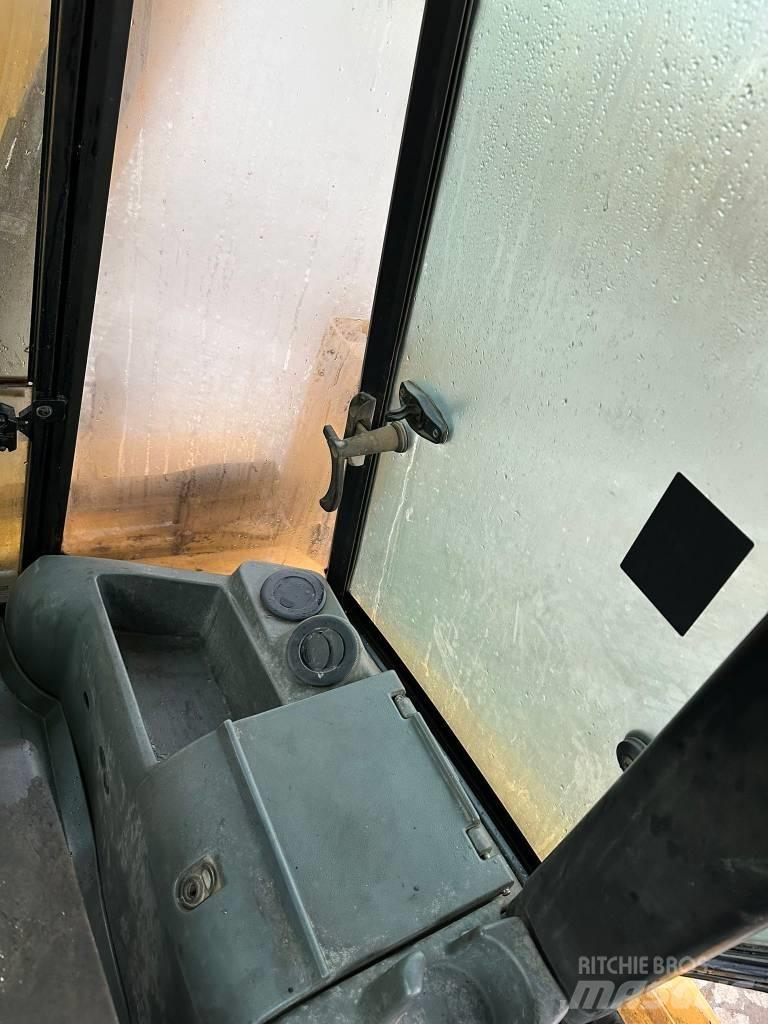 CAT 428D 백호로더