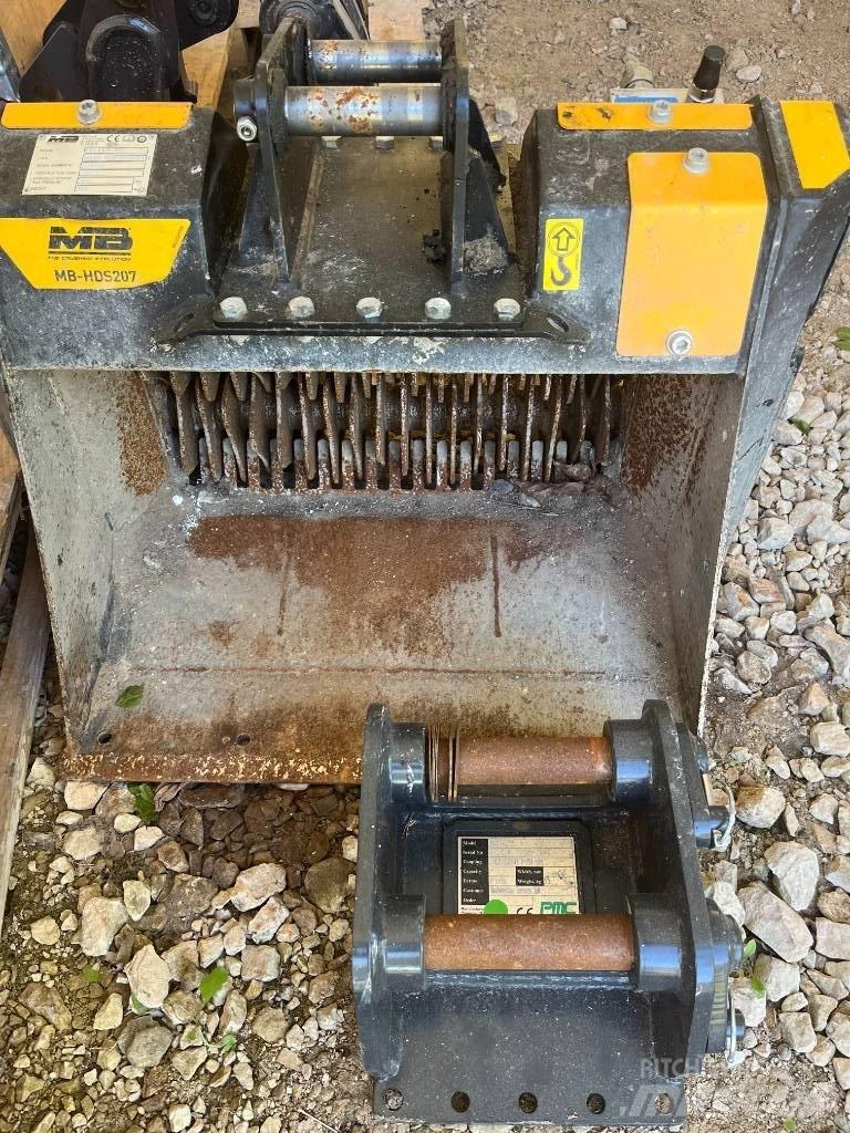 MB Crusher HD207S 버켓