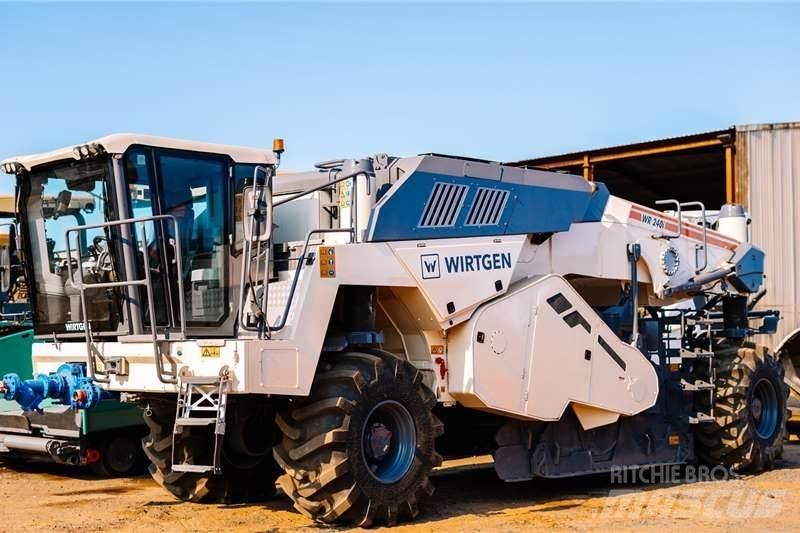 Wirtgen WR240 기타 트럭