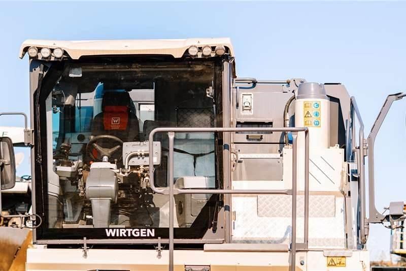 Wirtgen WR240 기타 트럭