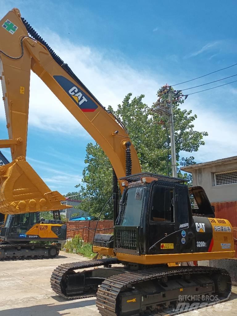 CAT 320 D2 대형 굴삭기 29톤 이상