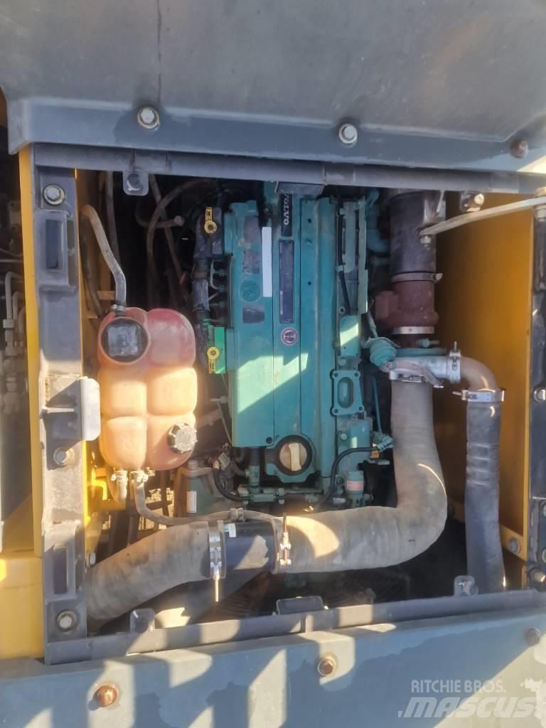 Volvo EC 220 E 대형 굴삭기 29톤 이상