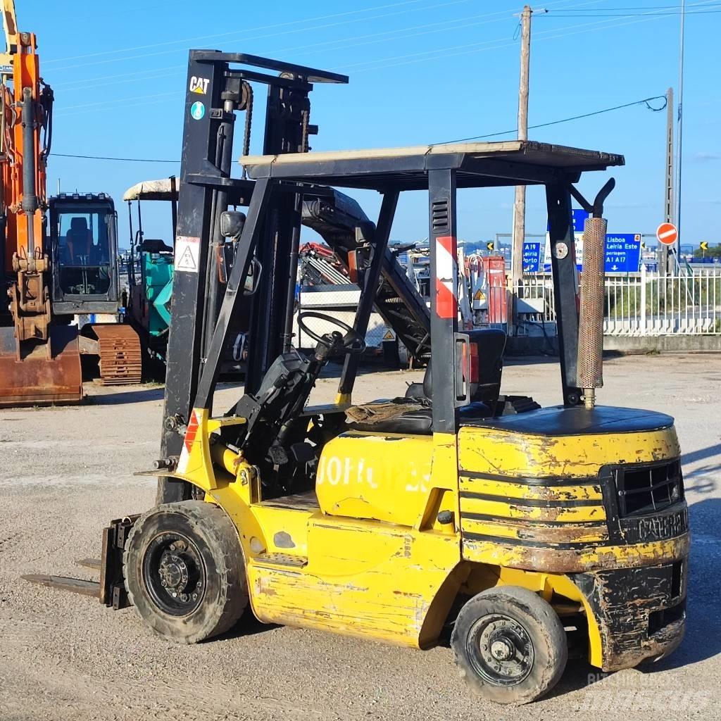 CAT DP 25 디젤 지게차