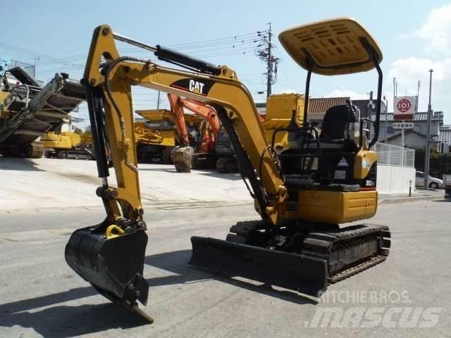 CAT 301.5 CR 소형 굴삭기 7톤 미만