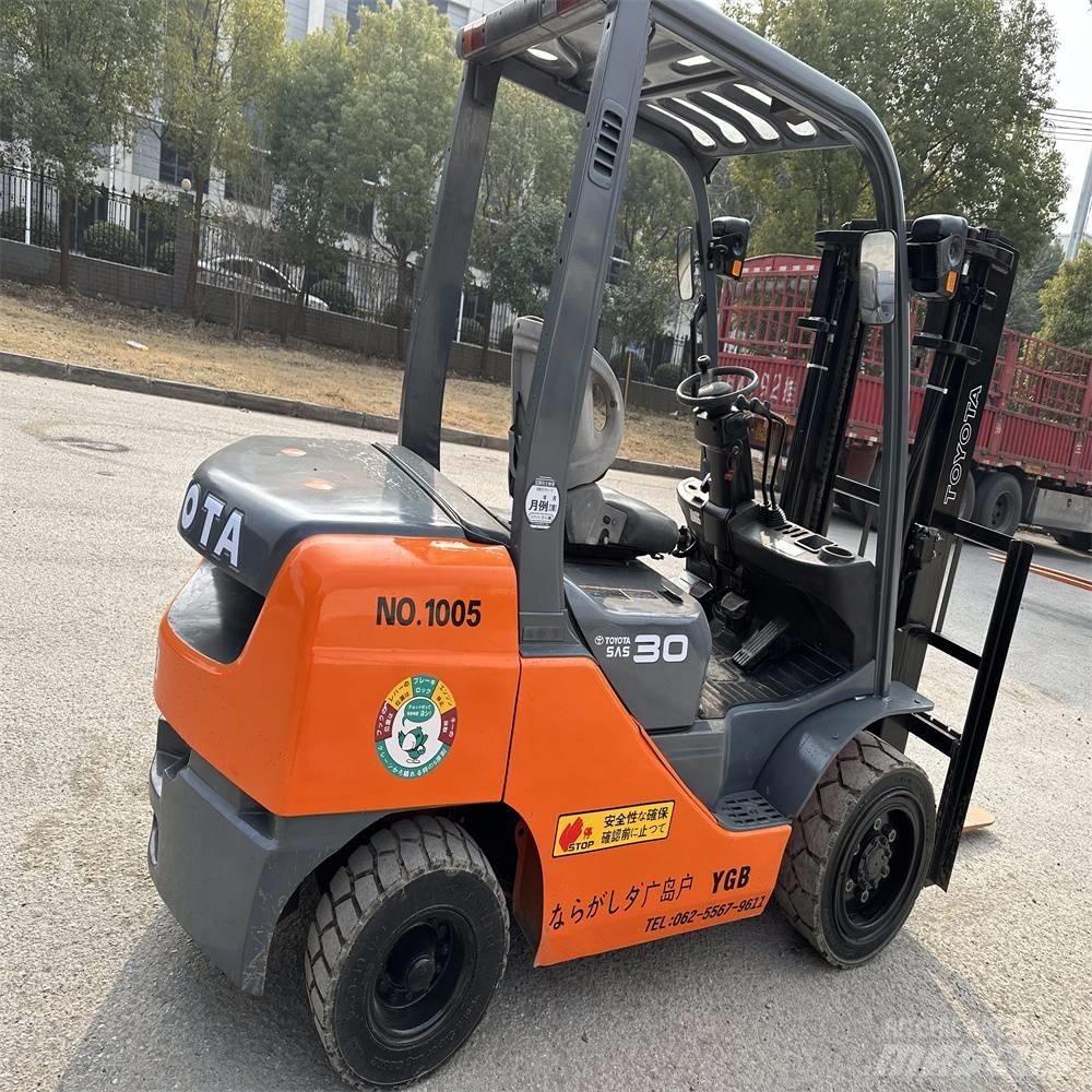 Toyota 8 FDK 30 디젤 지게차