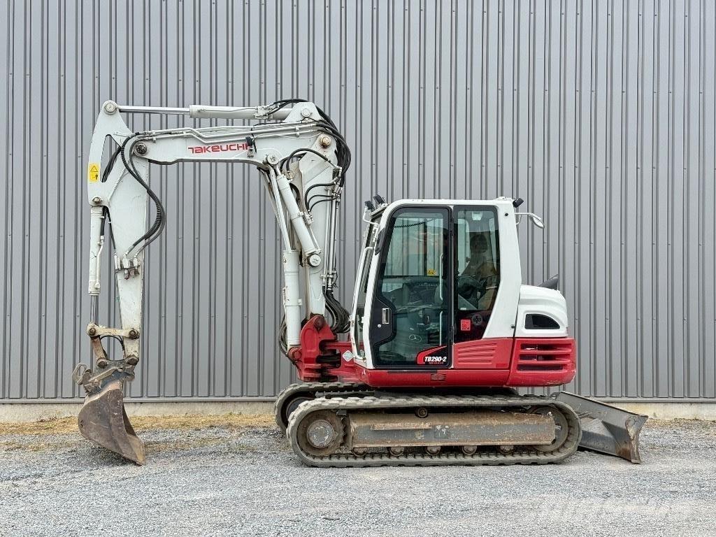 Takeuchi TB 290 중형굴삭기 7톤-28톤