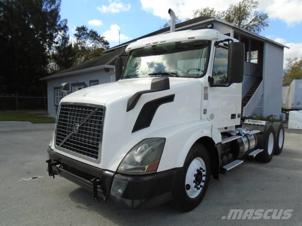 Volvo VNL 64 300 트랙터 유닛