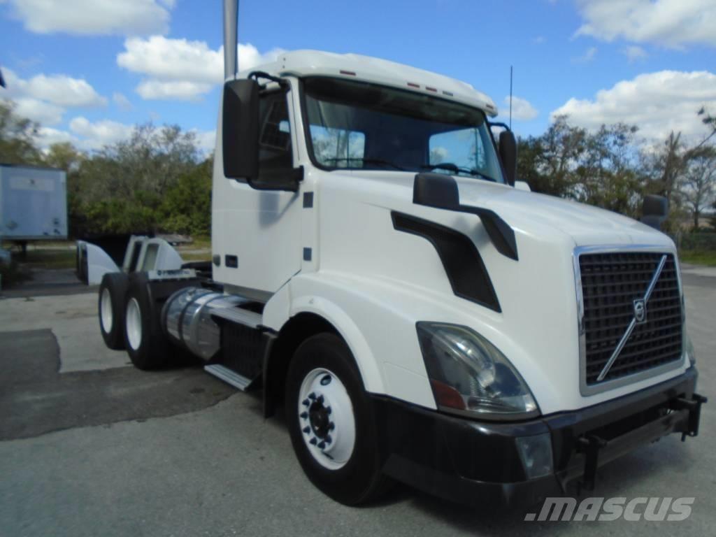 Volvo VNL 64 300 트랙터 유닛