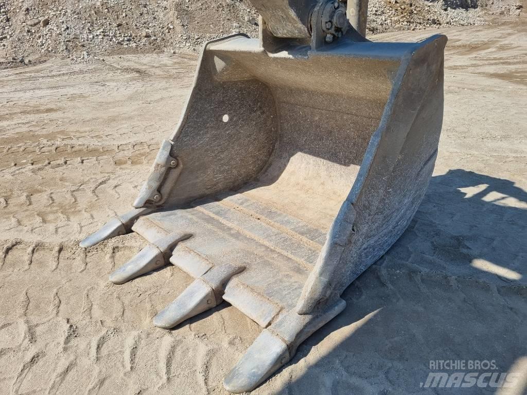 Komatsu HB 365 LC-3 대형 굴삭기 29톤 이상