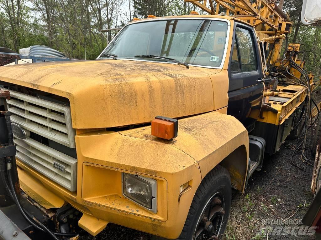 Ford F 700 플랫베드/드롭사이드 트럭