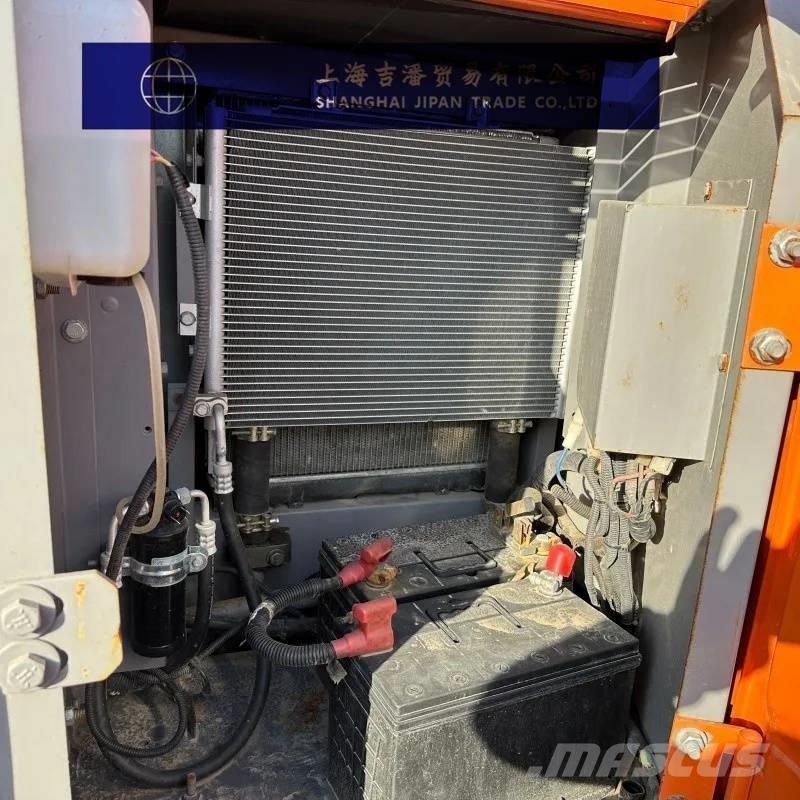 Hitachi ZX 70 중형굴삭기 7톤-28톤