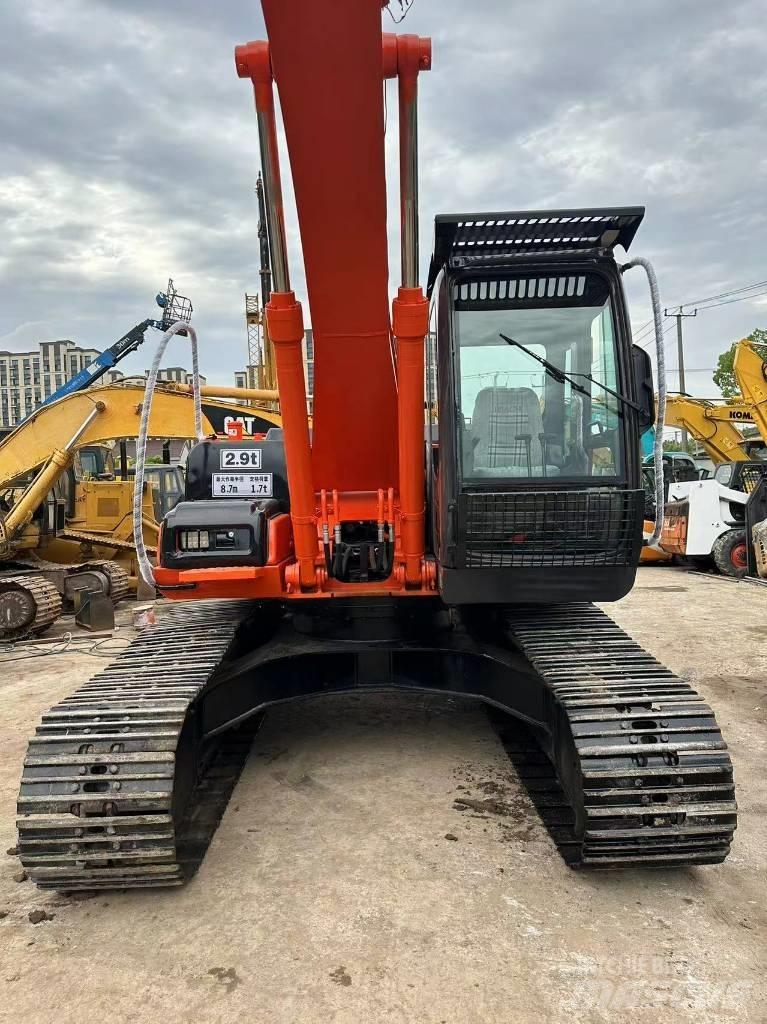 Hitachi ZX 200 대형 굴삭기 29톤 이상