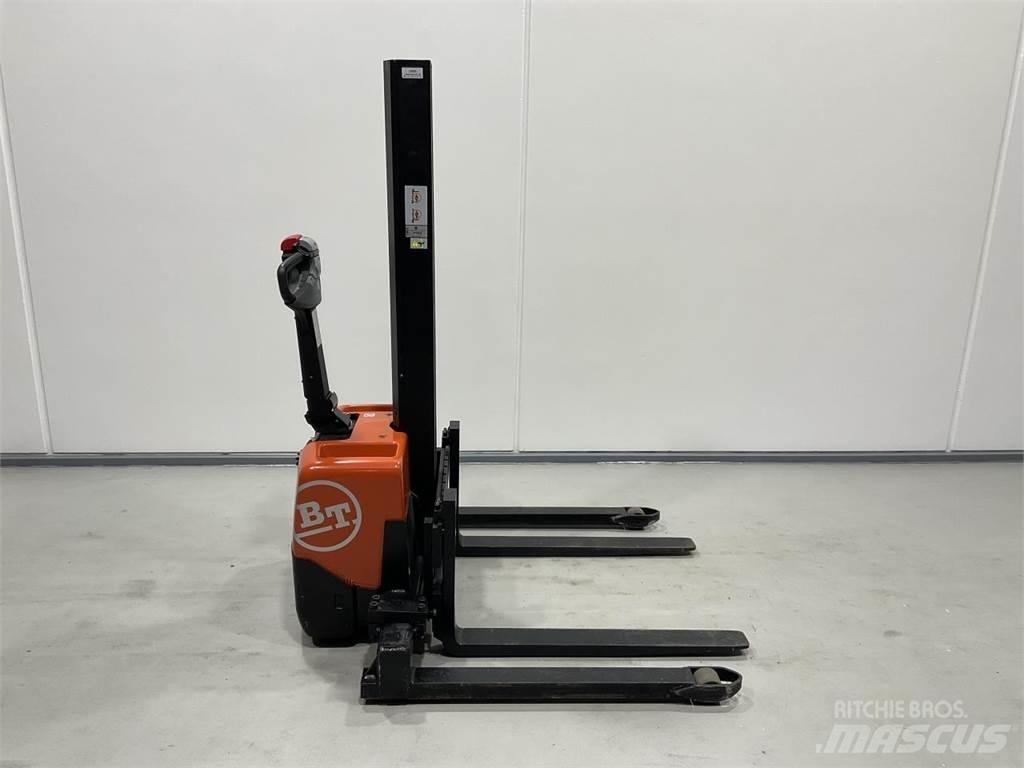 Toyota HWE100 보행식 리치 지게차