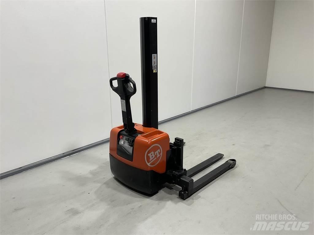Toyota HWE100 보행식 리치 지게차