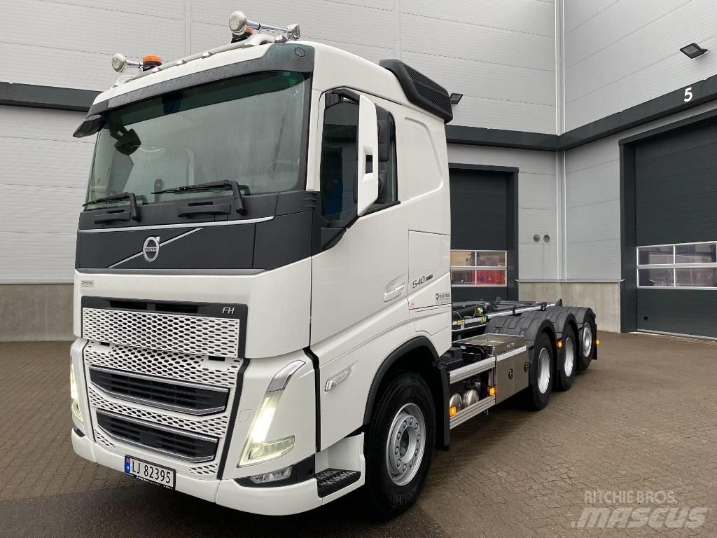 Volvo FH540 Tridem 훅 리프트 트럭