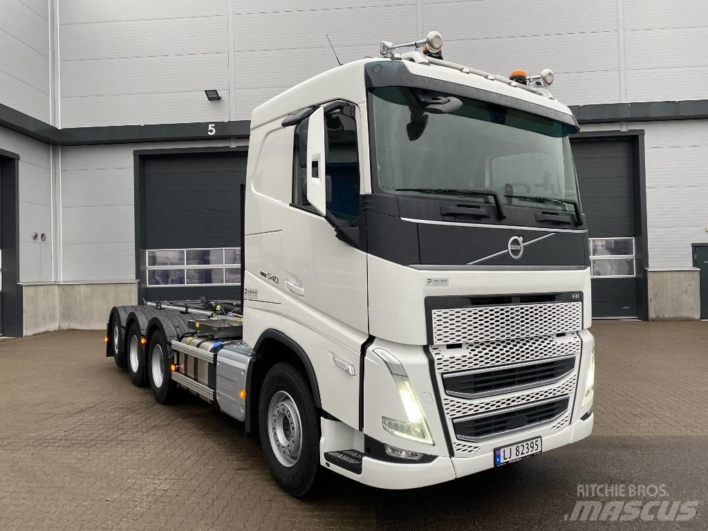 Volvo FH540 Tridem 훅 리프트 트럭