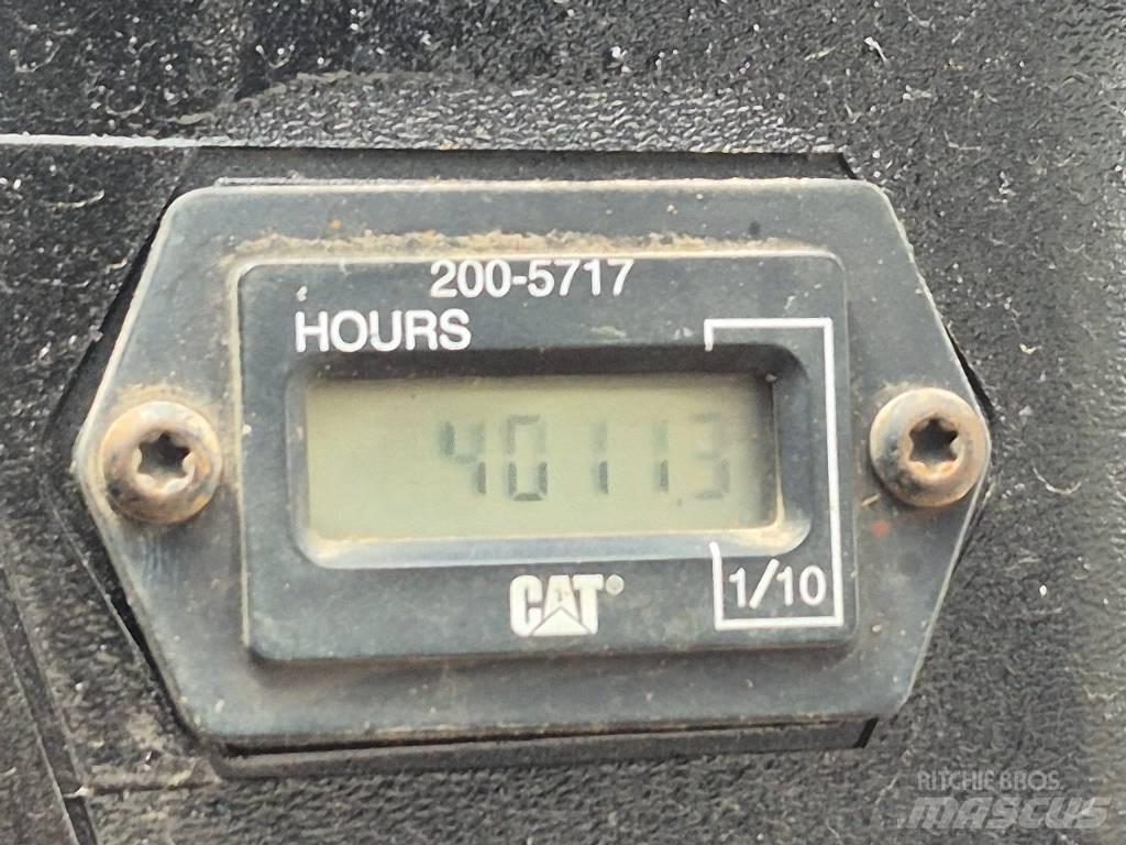 CAT 236 B  스키드로더