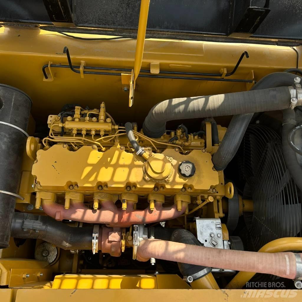 CAT 320 D 대형 굴삭기 29톤 이상