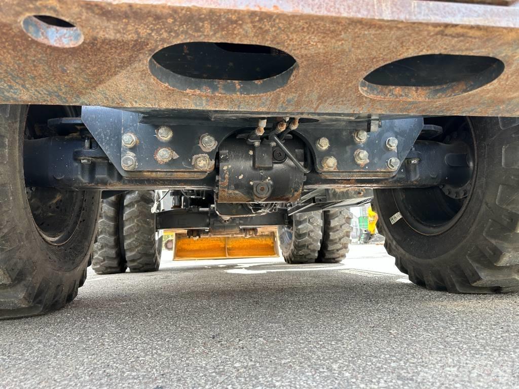 Komatsu PW160-11  휠 굴삭기