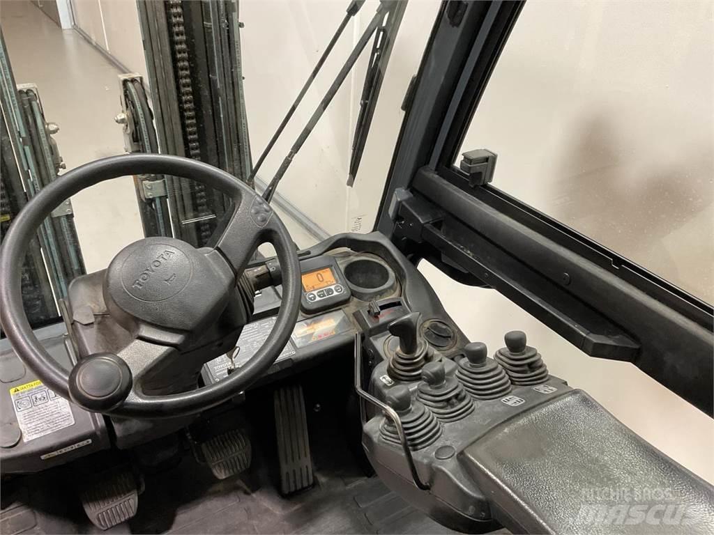 Toyota 52-8FDF30 디젤 지게차