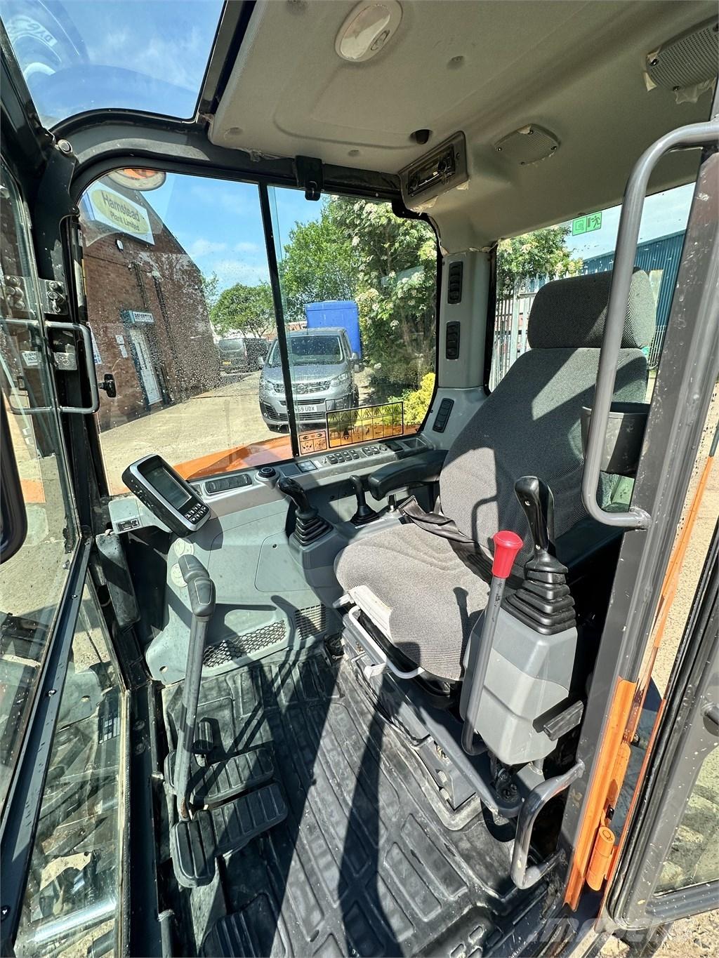 Doosan DX 63-3 소형 굴삭기 7톤 미만