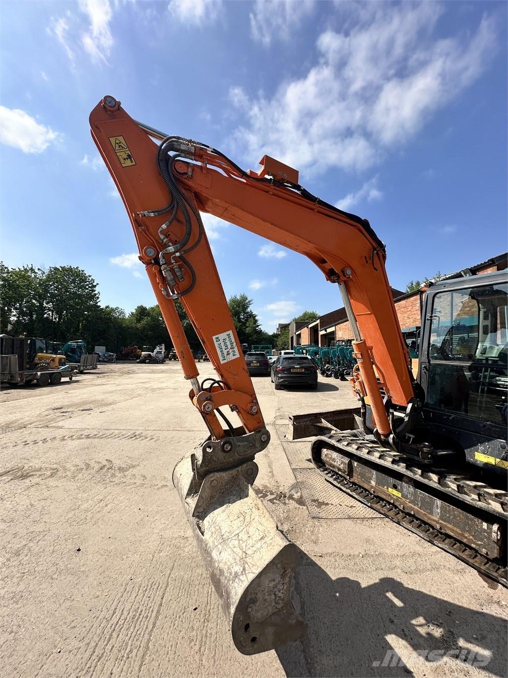 Doosan DX 63-3 소형 굴삭기 7톤 미만