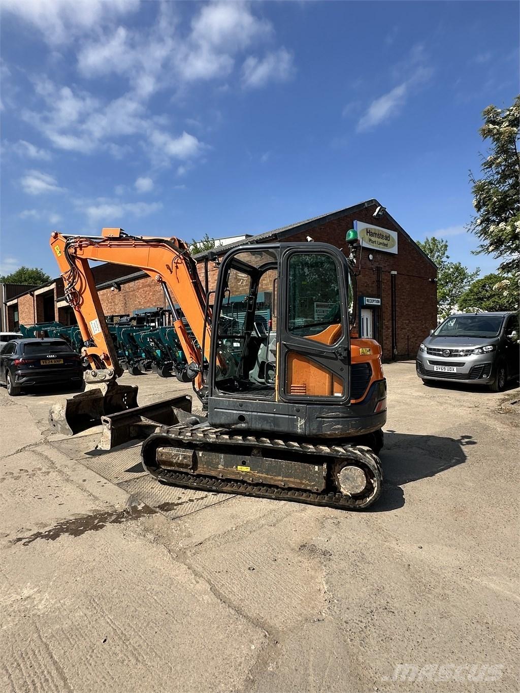 Doosan DX 63-3 소형 굴삭기 7톤 미만