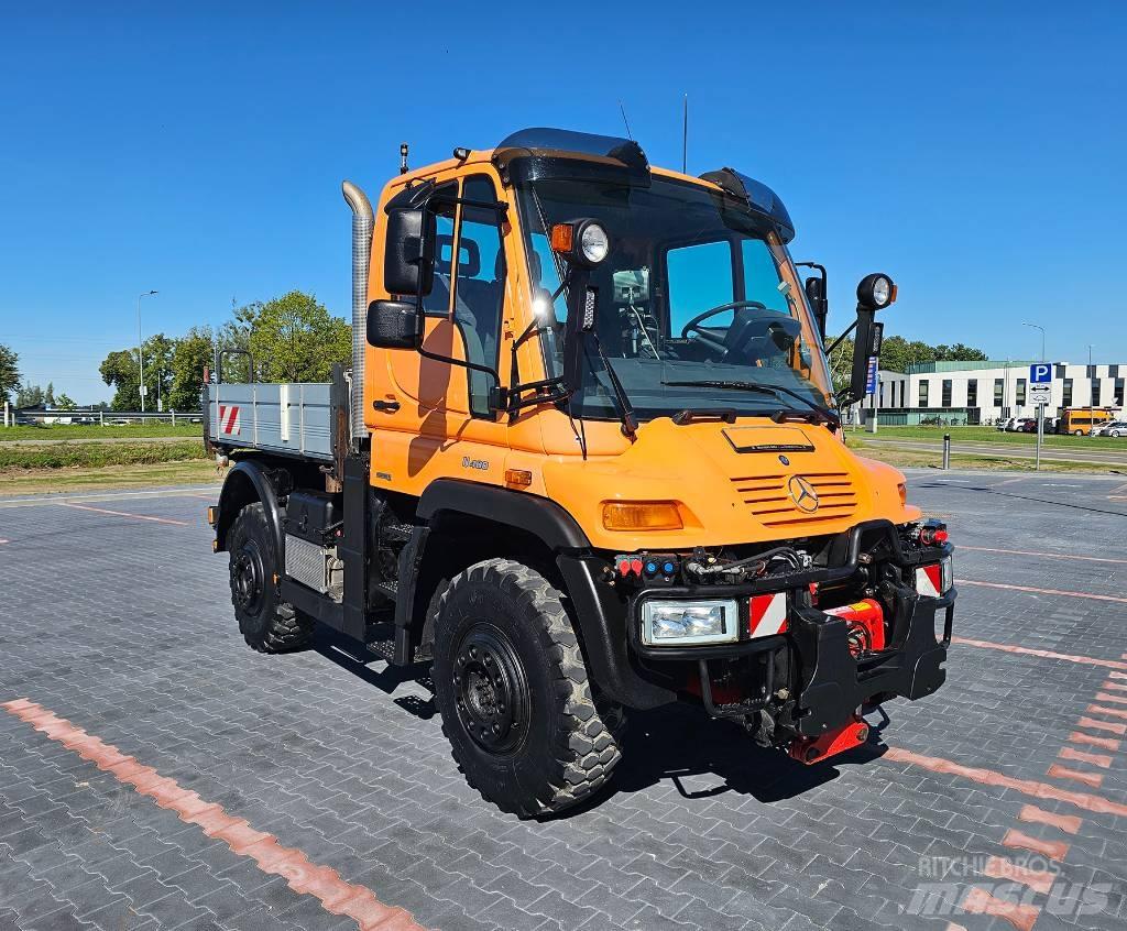 Unimog U400 스킵 로더 트럭