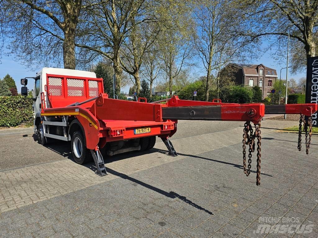 DAF LF 220 스킵 로더 트럭