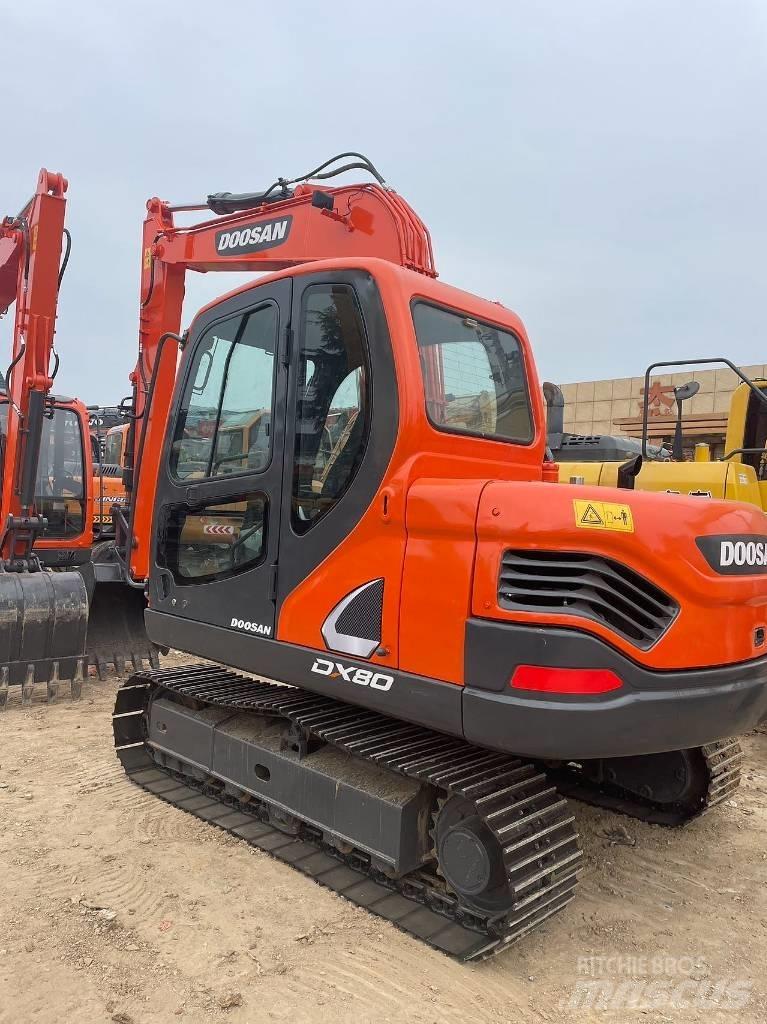 Doosan DX80 중형굴삭기 7톤-28톤
