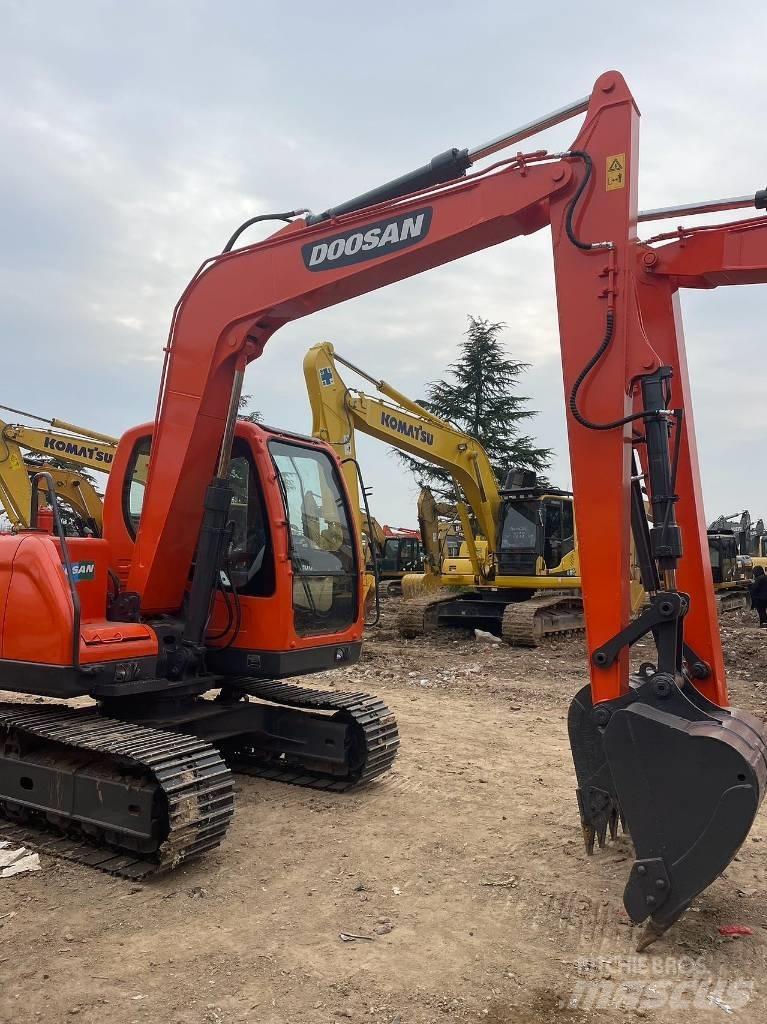 Doosan DX80 중형굴삭기 7톤-28톤