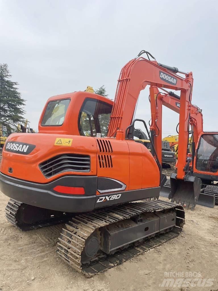 Doosan DX80 중형굴삭기 7톤-28톤