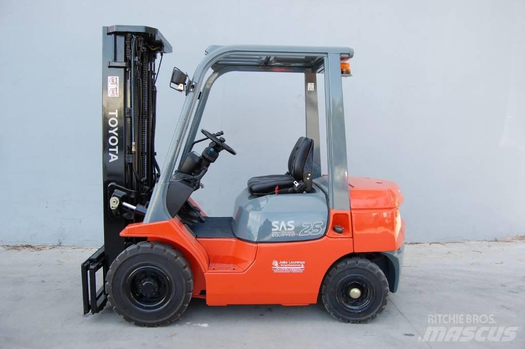 Toyota 7 FD 25 디젤 지게차