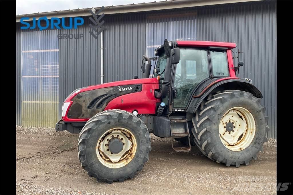 Valtra T153 트랙터