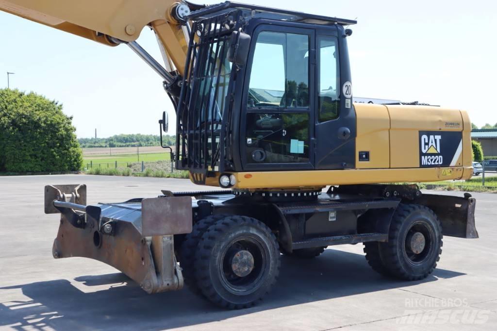 CAT M 322 D  휠 굴삭기