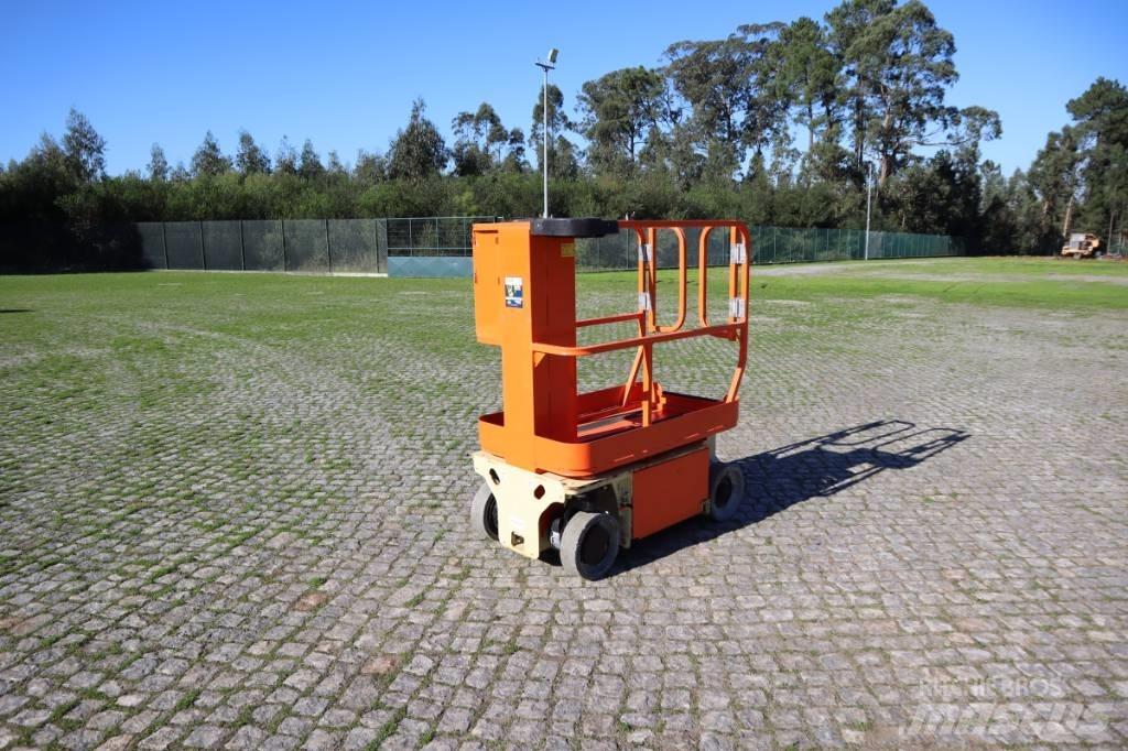 JLG 1230ES 5.66 m 인원/화물 앨리베이터