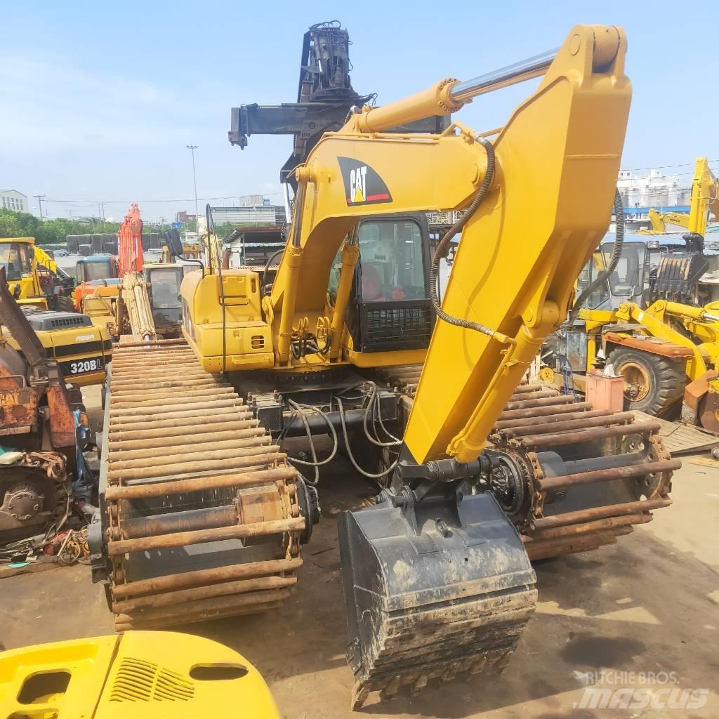 CAT 320C 수륙양용 굴삭기